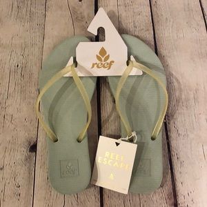 NWT Reef  thin strap rubber sandals